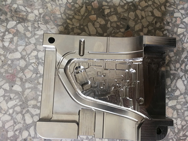 汽车模具零部3
