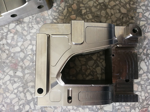 汽车模具零部4