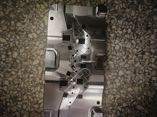 汽车模具零部6